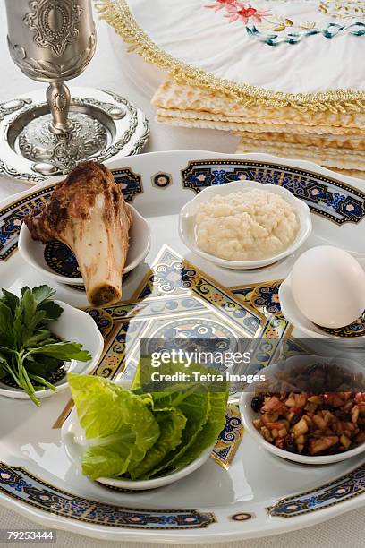 table set for seder - pesach seder stock pictures, royalty-free photos & images