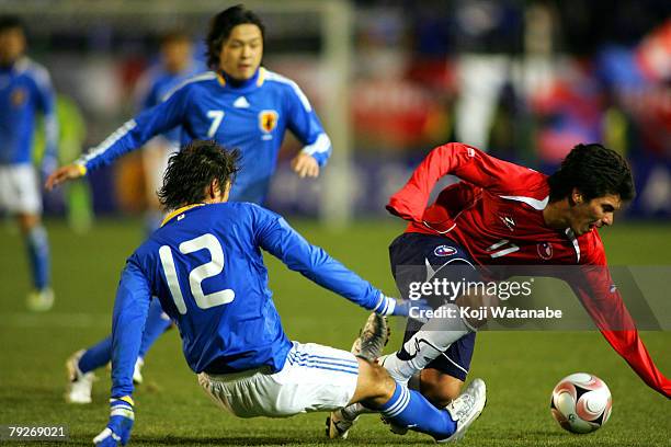 Seiichiro Maki of Japan and Gary Medel of Chile in action during international friendly match between Japan and Chile at the National Stadium on...