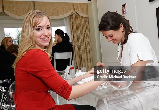 Actress Andrea Bowen attends The Luxury Lounge in honor of the 2008 SAG Awards featuring the L'Oreal Paris Beauty Suite, held at the Four Seasons...