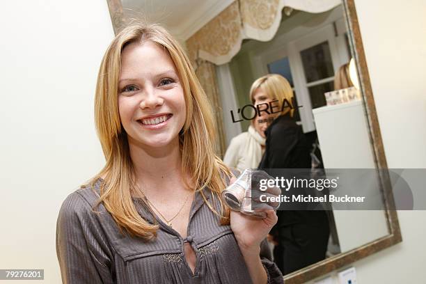 Actress Sarah Jane Morris attends The Luxury Lounge in honor of the 2008 SAG Awards featuring the L'Oreal Paris Beauty Suite, held at the Four...