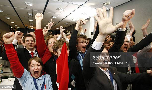 Social Democratic Party supporters celebrate after first polls 27 January 2008 in Wiesbaden, western Germany, during the parliamentary state...