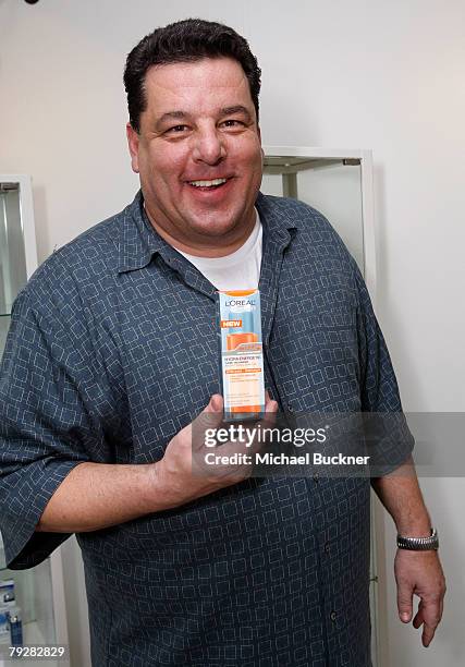 Actor Steve Schirripa attends The Luxury Lounge in honor of the 2008 SAG Awards featuring the L'Oreal Paris Beauty Suite, held at the Four Seasons...