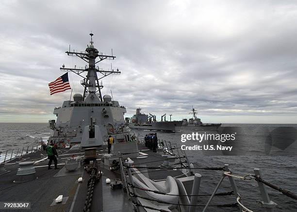 Uss Momsen Ddg 92 Fotografías e imágenes de stock Getty Images