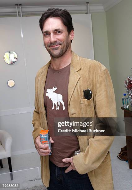 Actor Jon Hamm attends The Luxury Lounge in honor of the 2008 SAG Awards featuring the L'Oreal Paris Beauty Suite, held at the Four Seasons Hotel on...