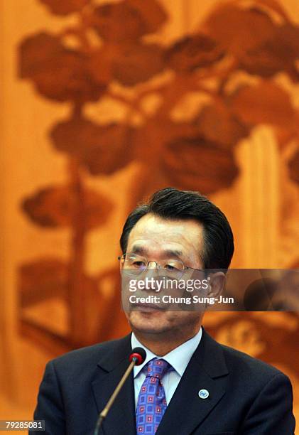 Han Seung-Soo, former foreign minister, attends a high-level expert panel meeting on water and disaster on January 28, 2008 in Seoul, South Korea....
