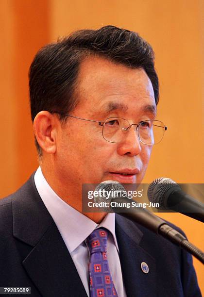 Han Seung-Soo, former foreign minister, attends a high-level expert panel meeting on water and disaster on January 28, 2008 in Seoul, South Korea....