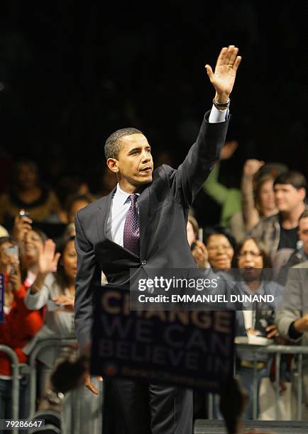 Democratic presidential candidate Illinois Senator Barack Obama waves during a rally at the University of Alabama in Birmingham 27 January 2008....