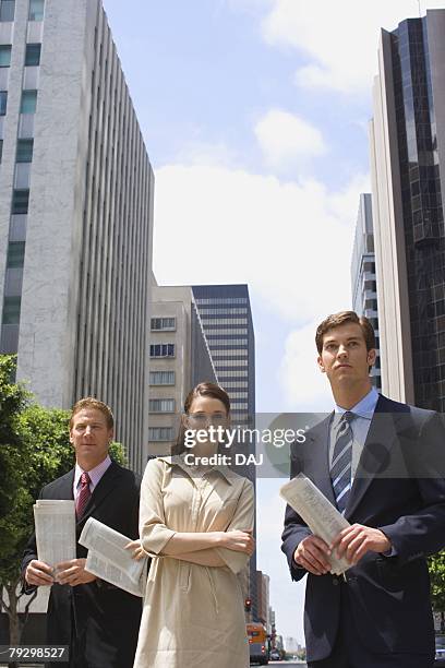 three office workers standing in the downtown, front view, low angle view, three quarter length - three quarter front view stockfoto's en -beelden