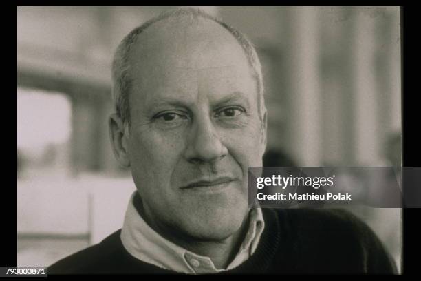Le futur viaduc de Millau, qui représente le plus grand ouvrage d'art français, sera l'oeuvre de l'architecte britannique Sir Norman Foster.