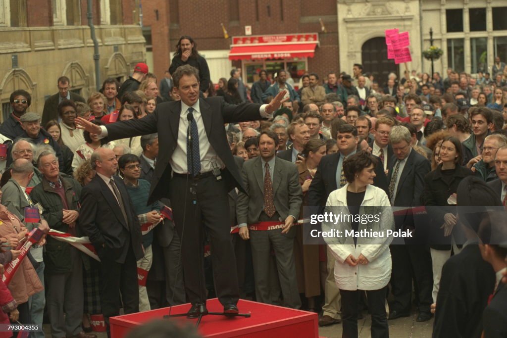 Tony Blair en campagne électorale prononce un discours à Leicester
