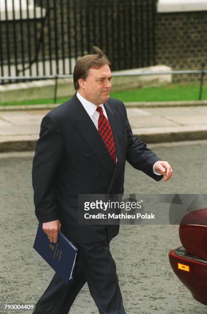 Le nouveau gouvernement britannique - Londres, arrivée du nouveau vice-Premier ministre John Prescott à Downing Street.