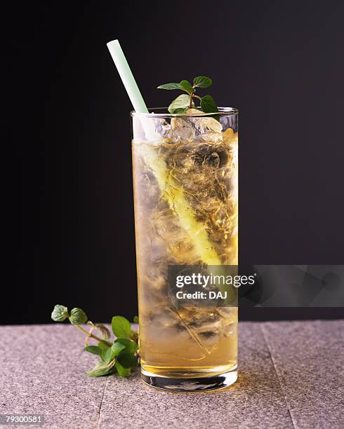 cocktail, mint julep, front view - mint julep stock-fotos und bilder