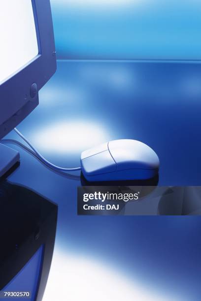 Computer Angled View Dual Monitor Workspace Photos and Premium High Res Pictures - Getty Images