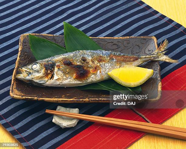 grilled fish, close up - trachurus japonicus stock-fotos und bilder