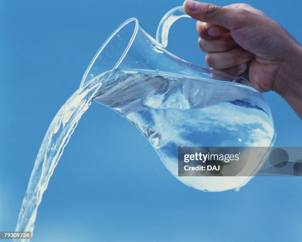 Pitcher. Pour Pouring Pitcher Photos et images de collection - Getty Images