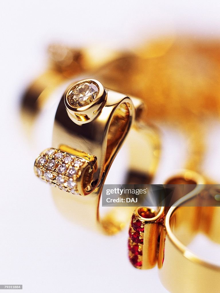 Two rings with jewels, high angle view, close up, white background, In Focus, Out Focus, Differential Focus, Out Focus