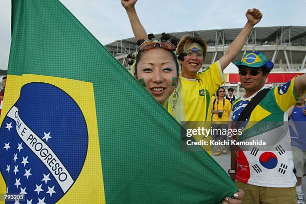 Fans of Brazil's national soccer team cheer in support before the 2002 World Cup match between England and Brazil June 21, 2002 in front of Shizuoka...