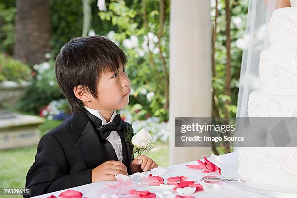 boy looking at wedding cake - ring bearer stock pictures, royalty-free photos & images