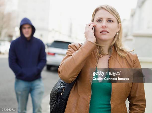 a woman being stalked - stalker stockfoto's en -beelden