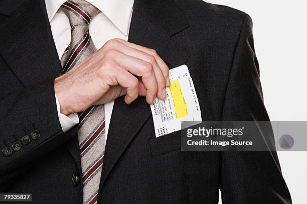 uomo d'affari, mettendo i biglietti nella tasca - hands in pockets foto e immagini stock