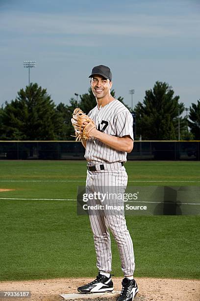 lanzador de béisbol - jugador de béisbol fotografías e imágenes de stock