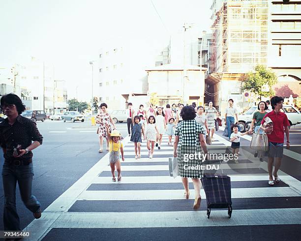 pedestrians crossing a zebra zone - showa period fotografías e imágenes de stock