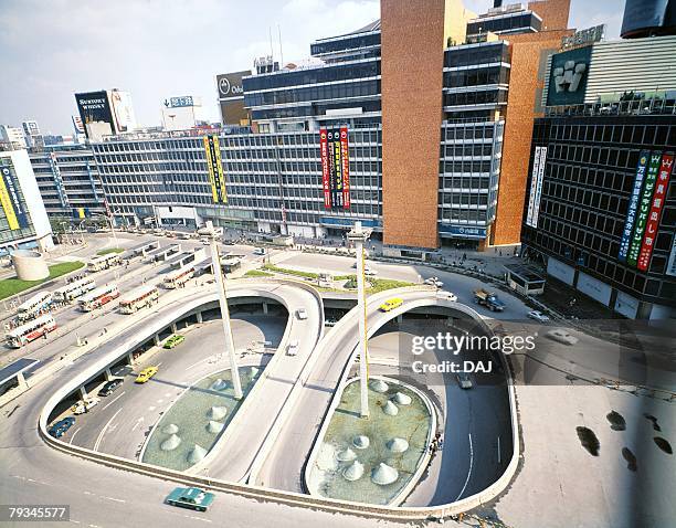 shinjuku station in showa - showa period stockfoto's en -beelden