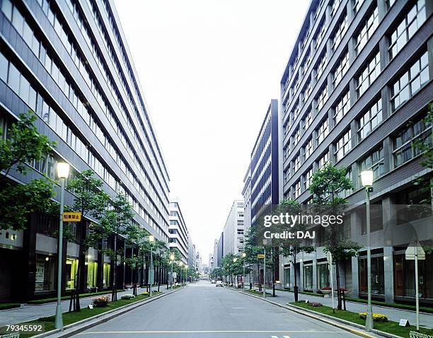 marunouchi in the morning in showa - marunouchi stock-fotos und bilder