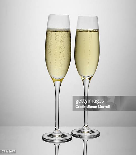two glasses of champagne indoors - bulles champagne photos et images de collection