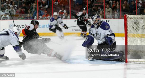 Scott Hartnell of the Philadelphia Flyers scores the slaps the winning goal past Jason LaBarbera of the Los Angeles Kings on January 29, 2008 at the...