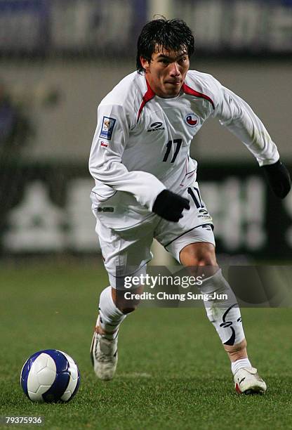 Gary Medel of Chile in action during the International friendly match between South Korea and Chile at SangAm Stadium on January 30, 2008 in Seoul,...
