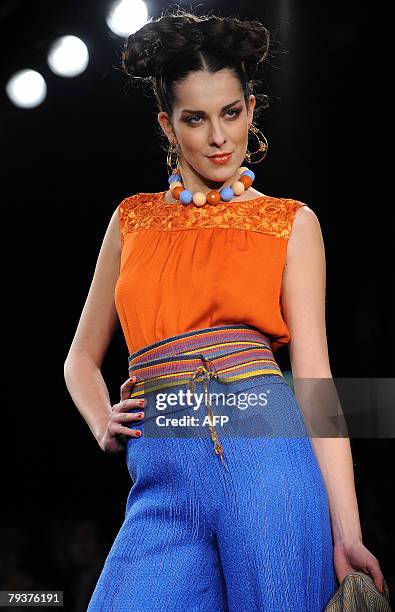 Model displays a creation by Italian designer Raffaella Curiel during the Women Spring-Summer 2008 Haute Couture collection of the Rome Fashion Week...