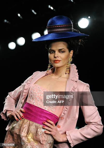 Model displays a creation by Italian designer Raffaella Curiel during the Women Spring-Summer 2008 Haute Couture collection of the Rome Fashion Week...