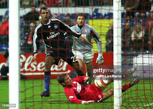 Eric Maxim Chupo-Moting of Hamburg hits the post during the DFB Cup Round of 16 match between Rot-Weiss Essen and Hamburger SV at...