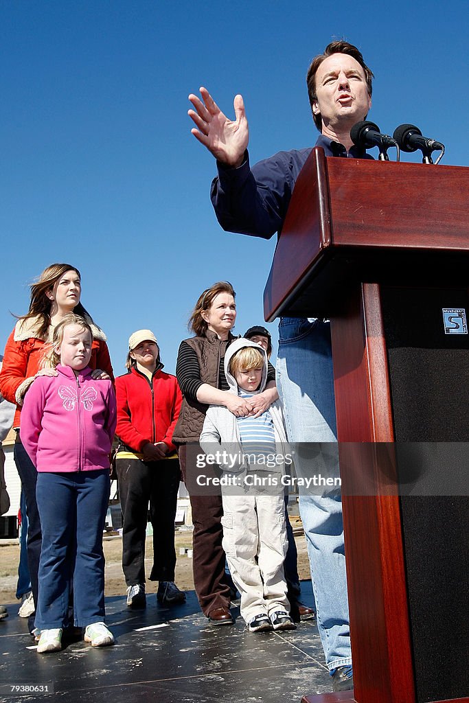 John Edwards Announces He's Dropping Out Of Presidential Race