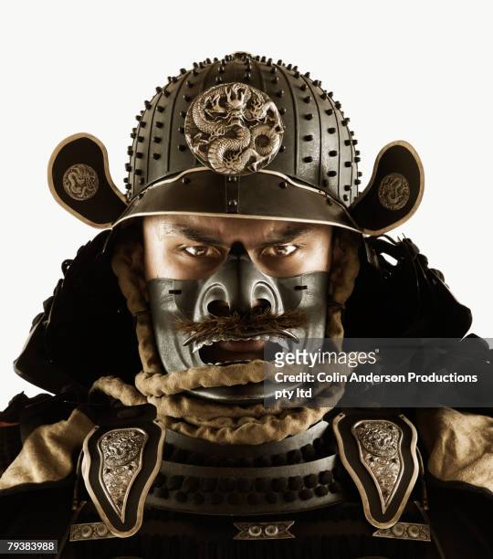 close up of asian man in samurai armor - samouraï photos et images de collection