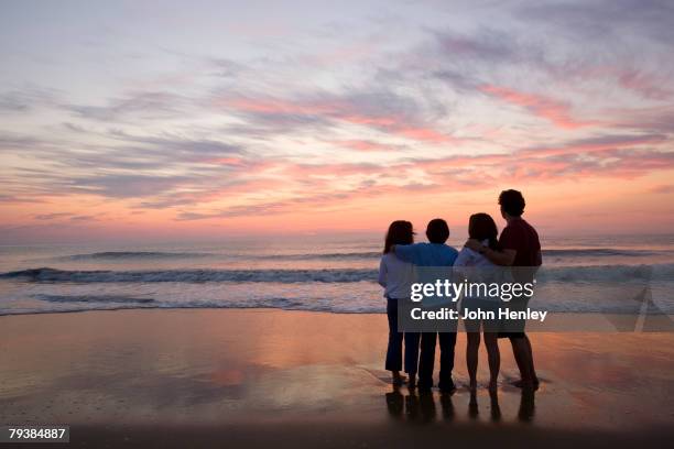 mixed race family at beach - filipino girl stockfoto's en -beelden