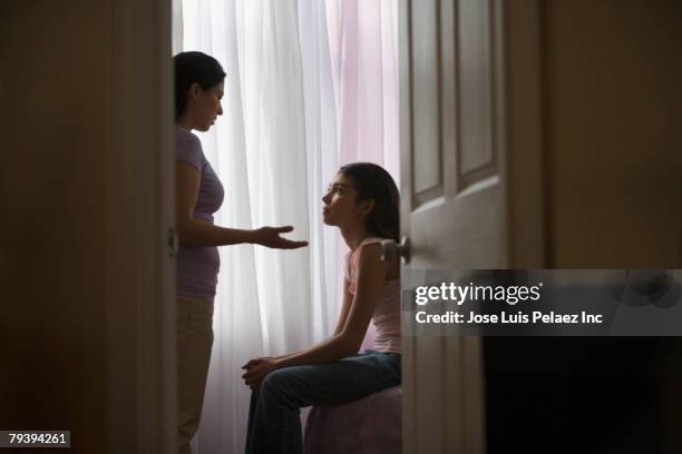 hispanic mother talking to daughter - stress resistant stockfoto's en -beelden