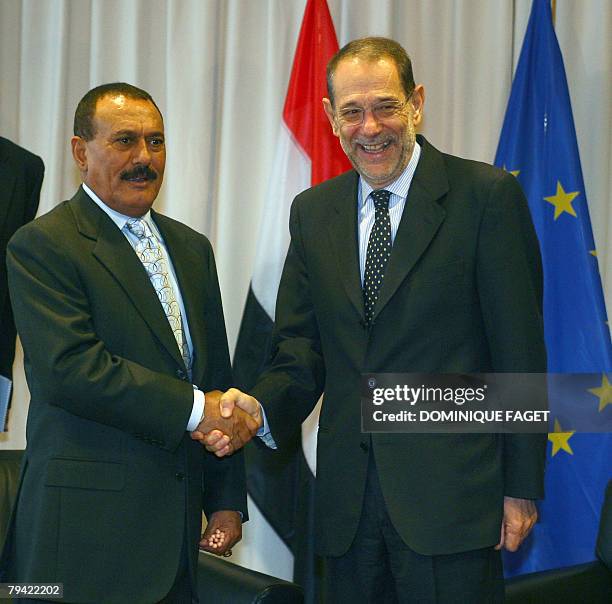 Foreign policy chief Javier Solana welcomes Yemeni President Ali Abdullah Saleh before their bilateral meeting 31 January 2008 at the EU headquarters...