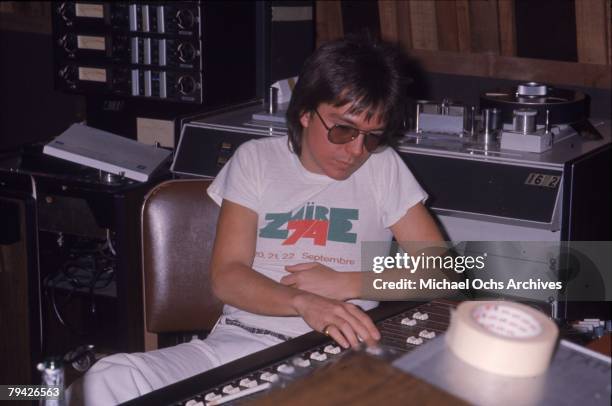 Teen idol David Cassidy aka Keith Partridge, the lead singer of "The Partridge Family", works the controls in the recording studio in circa 1980 in...