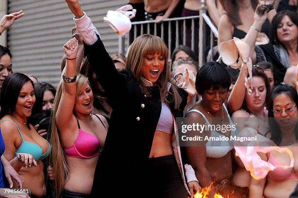 Talk show Host Tyra Banks and guests burn their bras on January 31, News  Photo - Getty Images