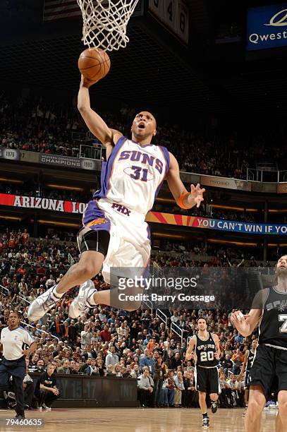 Shawn Marion of the Phoenix Suns dunks against the San Antonio Spurs in an NBA game at U.S. Airways Center on January 31, 2008 in Phoenix, Arizona....