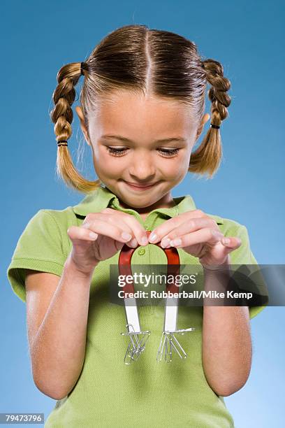 child holding a magnet - íman em forma de ferradura imagens e fotografias de stock