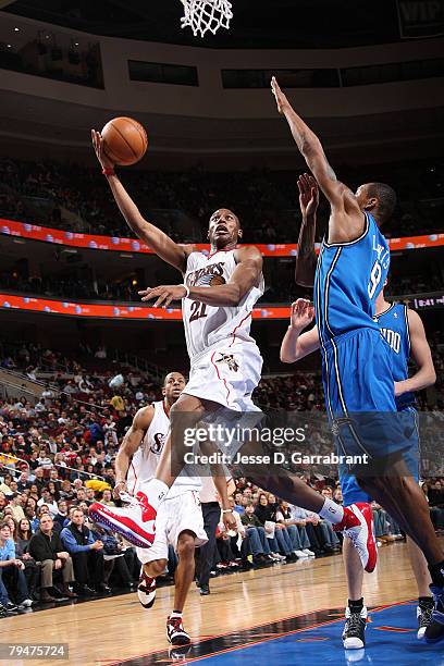 Thaddeus Young of the Philadelphia 76ers shoots against Rashard Lewis of the Orlando Magic at the Wachovia Center February 1, 2008 in Philadelphia,...