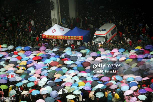 Policemen keep order among passengers stranded due to heavy snow in the Guangzhou Railway Station on February 2, 2008 in Guangzhou of Guangdong...