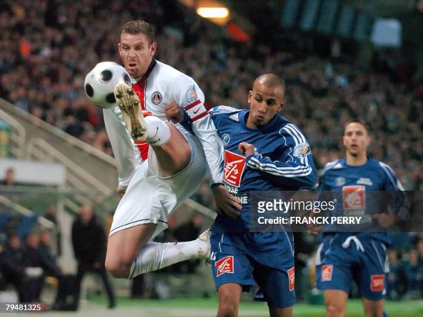 Paris' defender Sylvain Armand vies with Le Poire-sur-Vie's forward Djilalli Bekkar during their French Cup football match, 02 February 2008 in...