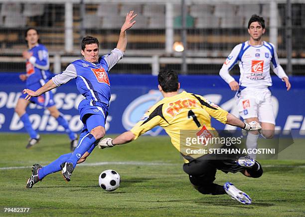 Bastia's forward Xavier Penctecote vies with Auxerre's goalkeeper Remy Riou during their French Cup football match, 02 February 2008 at the Armand...
