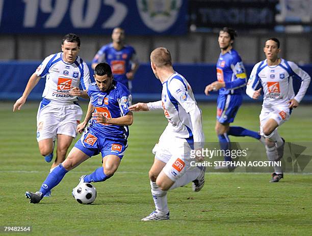 Bastia's forward Alexandre Licata runs with the ball during the French Cup football match Bastia vs. Auxerre, 02 February 2008 at the Armand Cesari...