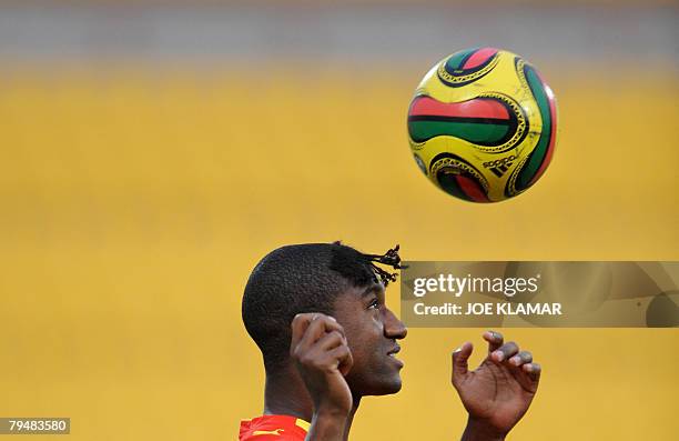 Angola's defender Manuel Cange Loco practices 02 February in Kumasi during the African Cup of Nations football championship. The 2004 champions...