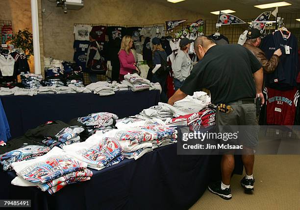 Football fans shop for Super Bowl souvenirs on February 2, 2008 in downtown Scottsdale, Arizona.